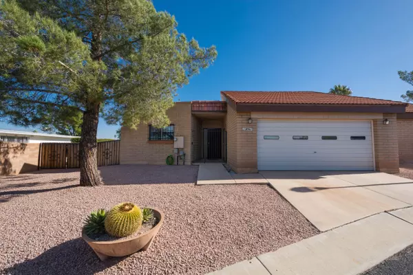 8561 E Pine Valley Drive, Tucson, AZ 85710