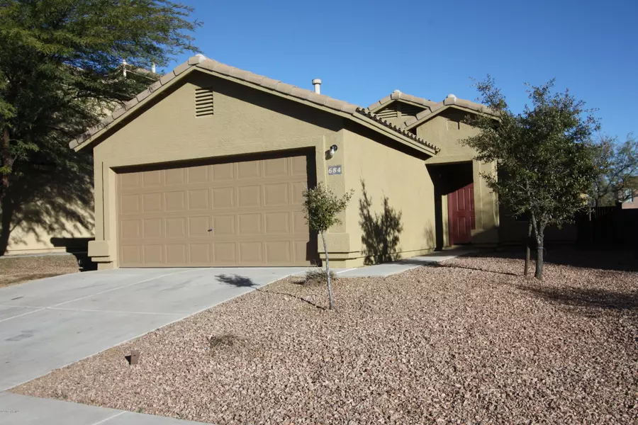 684 W Cholla Crest Drive, Green Valley, AZ 85614