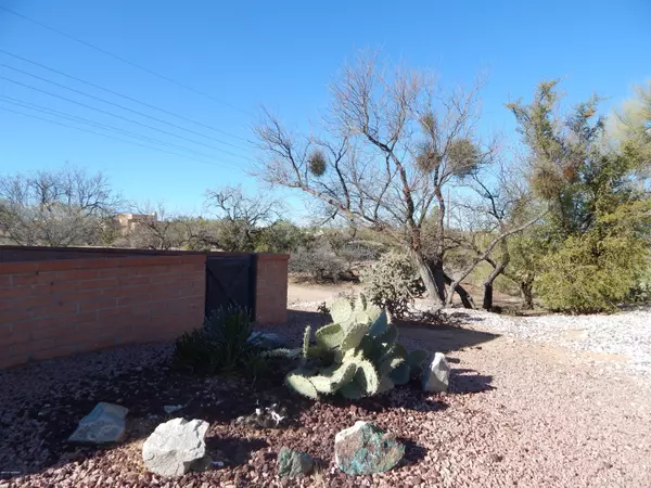 Green Valley, AZ 85614,936 W Camino Guarina