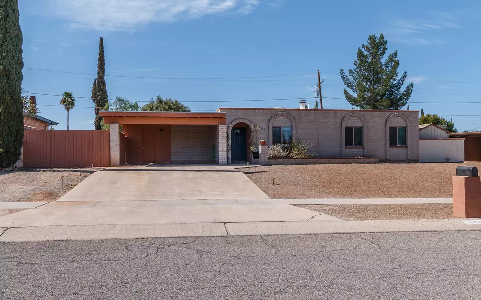 728 S Desert Steppes Drive, Tucson, AZ 85710