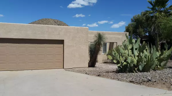 2890 W Desert Crest Drive, Tucson, AZ 85713