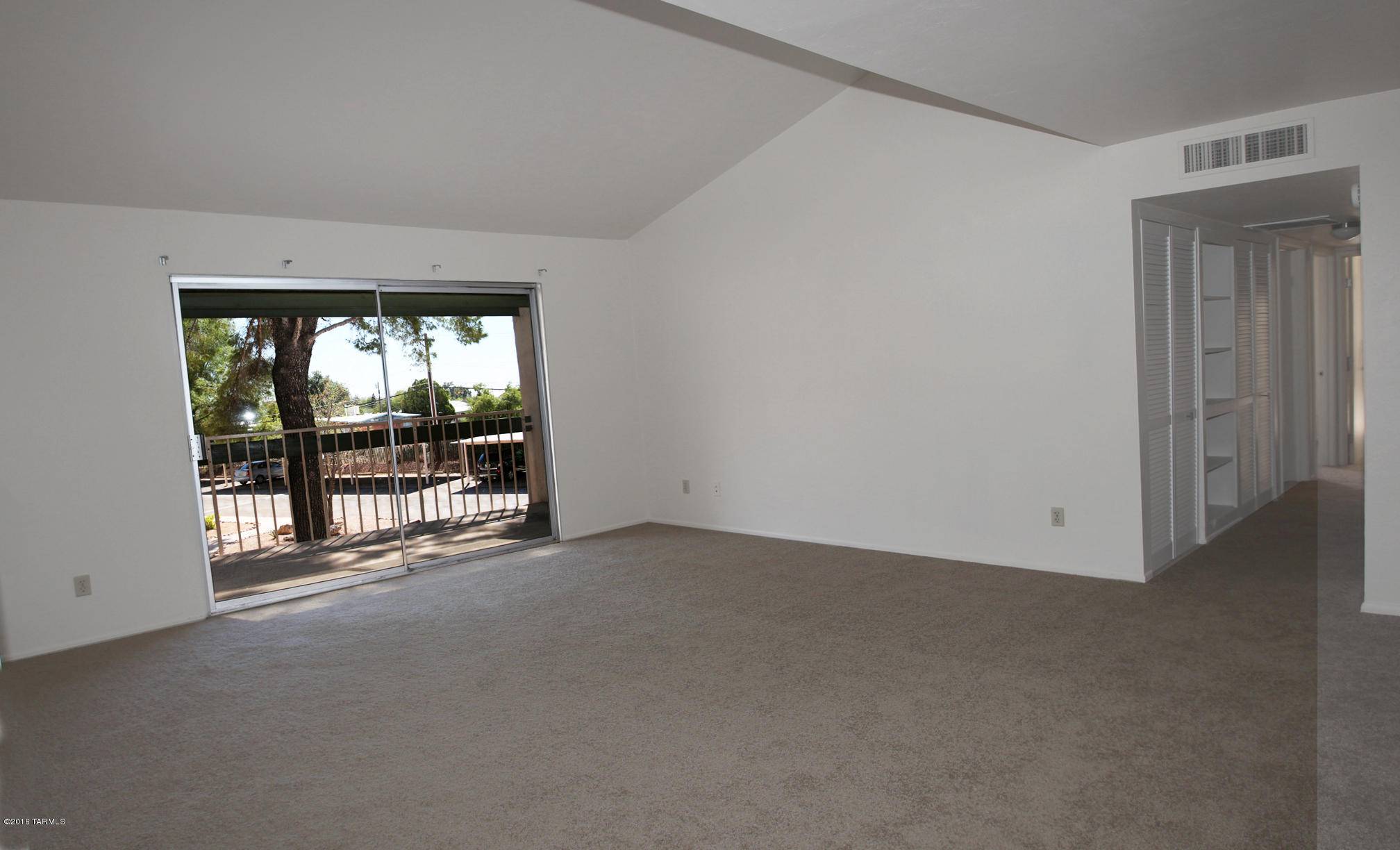Tucson, AZ 85710,810 S Langley Avenue #204