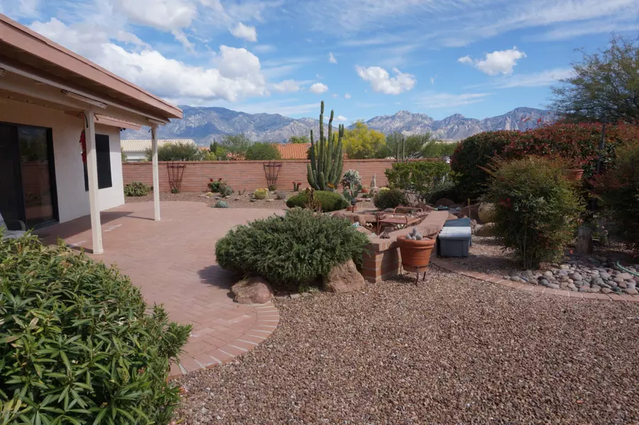 1070 E Desert Glen Drive, Oro Valley, AZ 85755