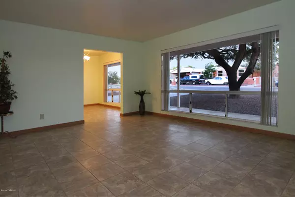 6565 E Scarlett Street, Tucson, AZ 85710