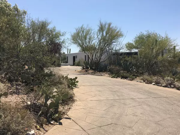 5940 N Camino Esplendora, Tucson, AZ 85718