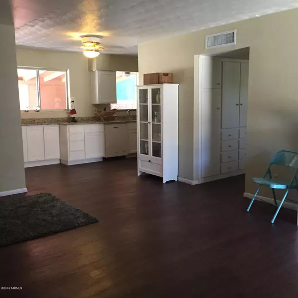 1511 N Louis Avenue, Tucson, AZ 85712