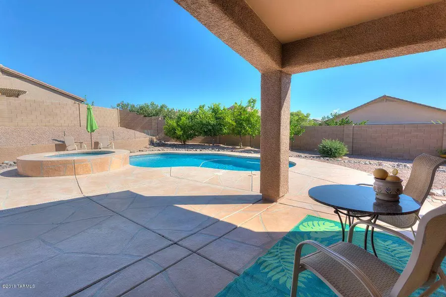 650 W Via Rosaldo, Green Valley, AZ 85614