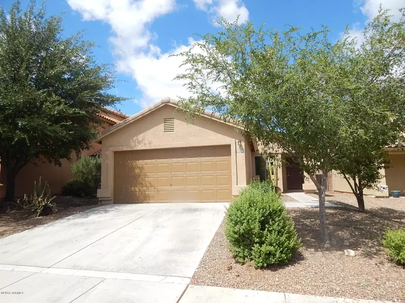 678 W Desert Blossom Drive, Green Valley, AZ 85614