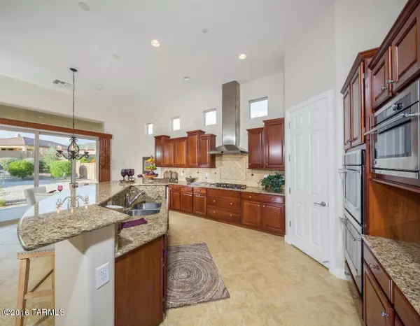 1206 W Calabria Court, Oro Valley, AZ 85755