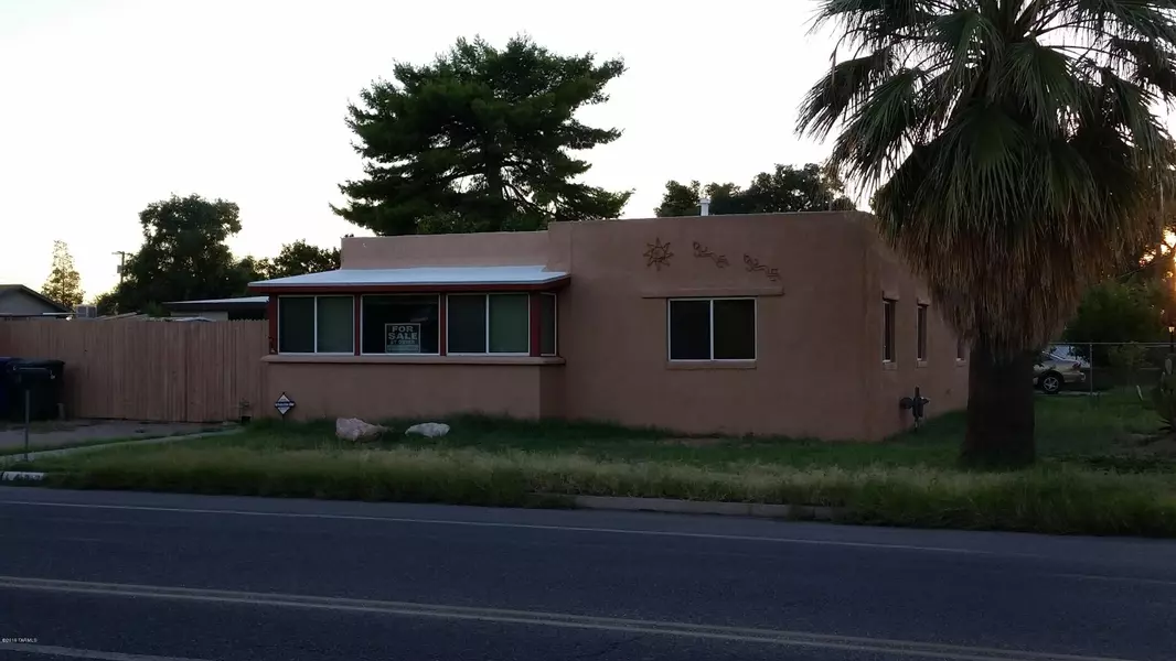 1423 N Rosemont Boulevard, Tucson, AZ 85712