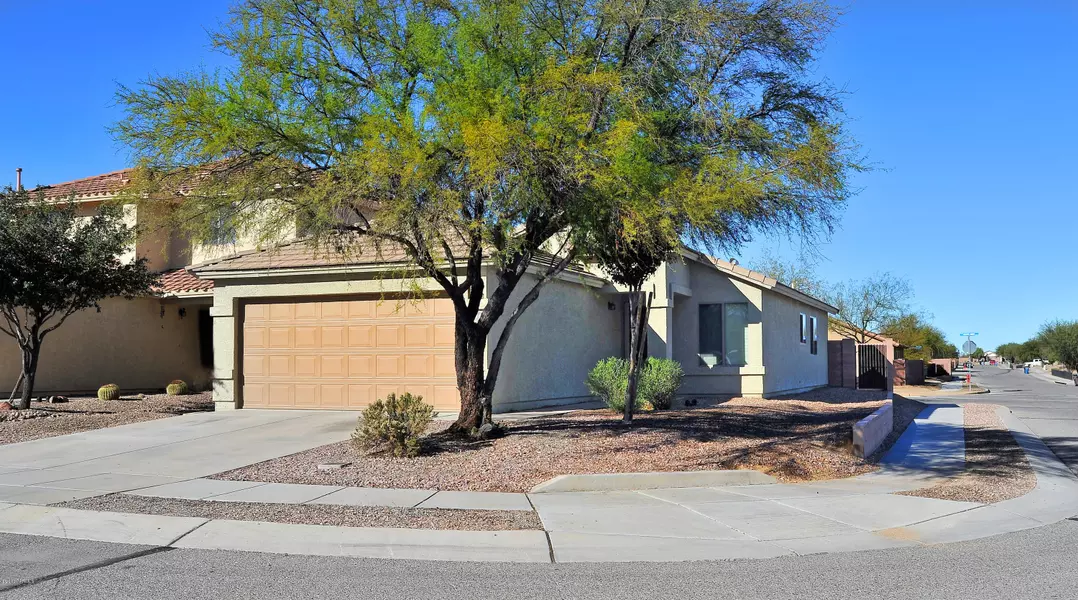 636 W Cholla Crest Drive, Green Valley, AZ 85614