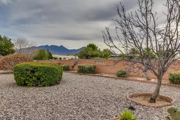 1870 S Abrego Drive, Green Valley, AZ 85614