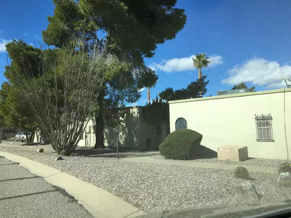 220 W Paseo Del Prado, Green Valley, AZ 85614