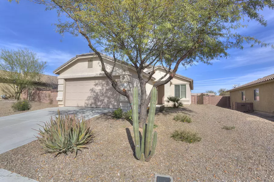 450 W Amber Hawk Court, Green Valley, AZ 85614