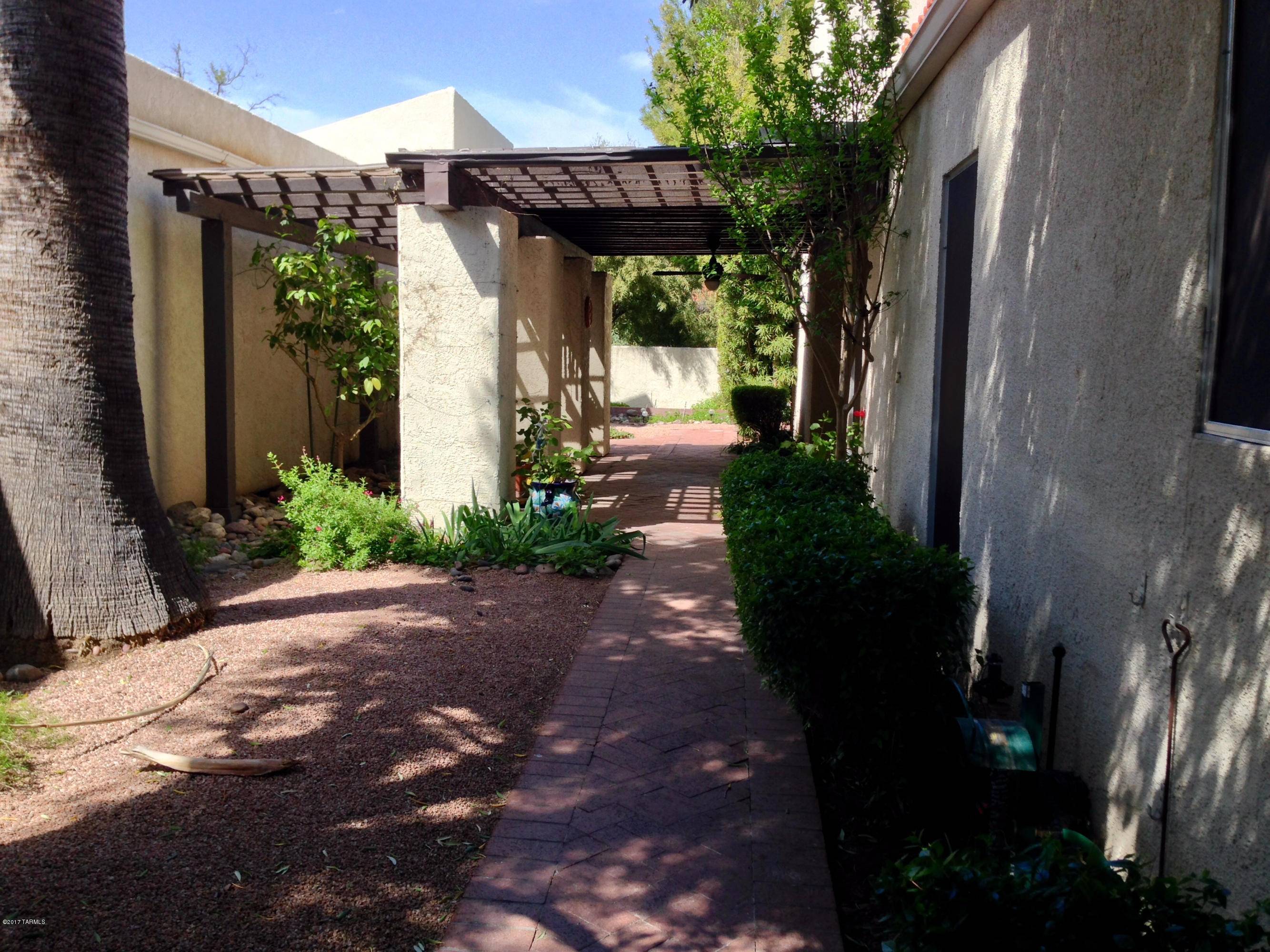 7341 E Cascada Circle, Tucson, AZ 85715