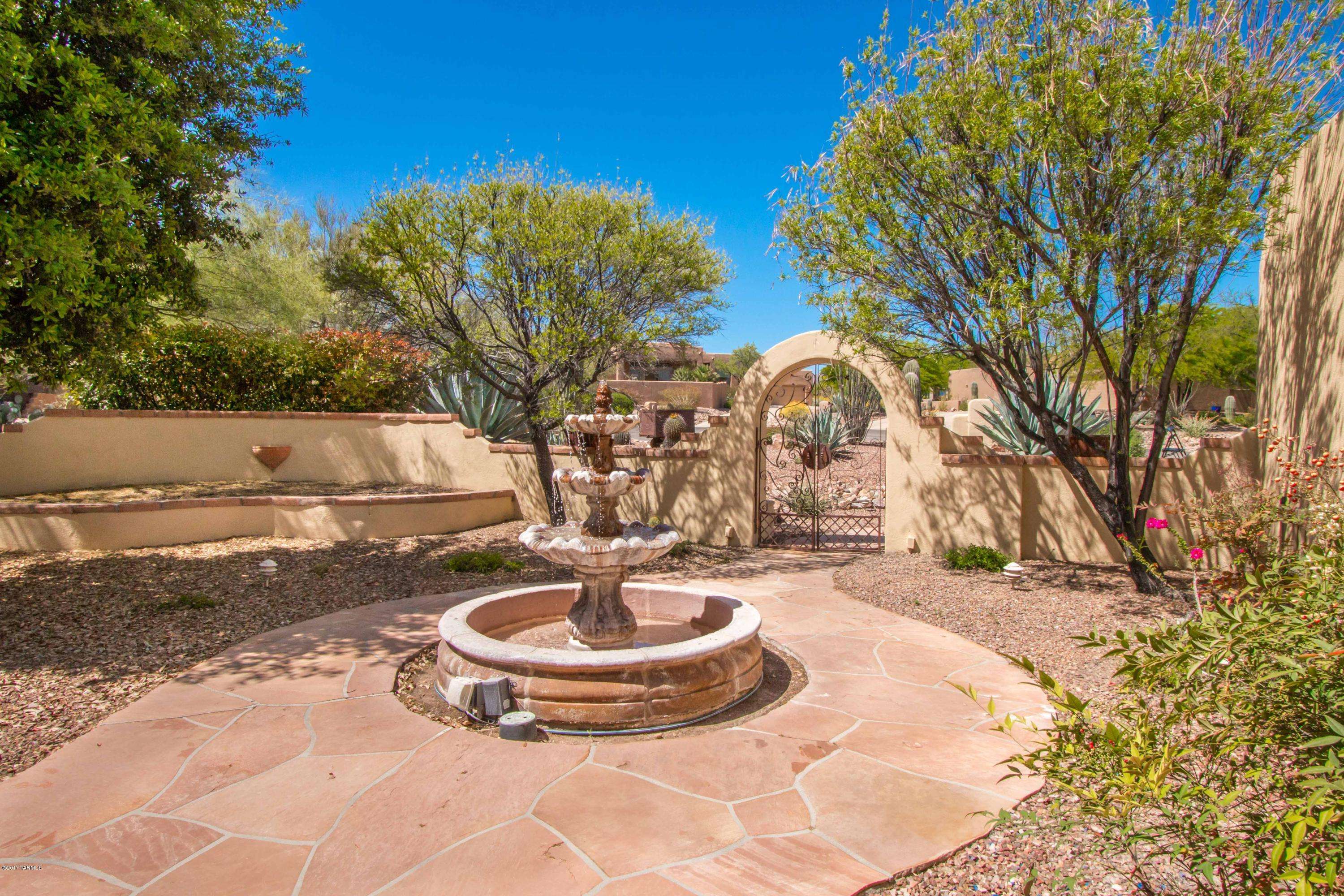 Oro Valley, AZ 85755,967 W Lightning Song Place
