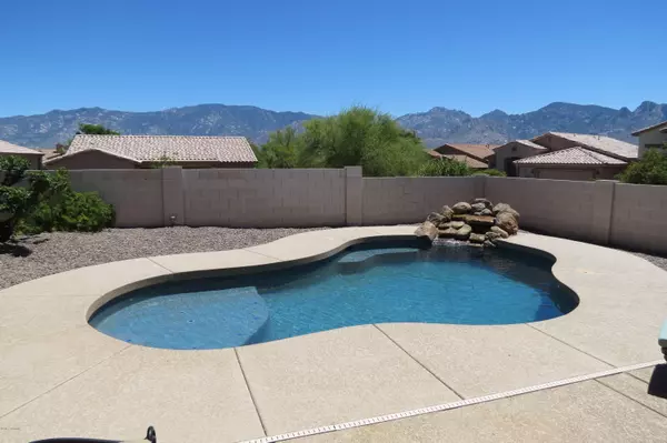 13638 N Carlynn Cliff Drive, Oro Valley, AZ 85755