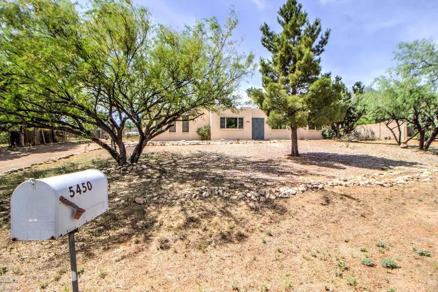 5450 E Brickey Drive, Hereford, AZ 85615