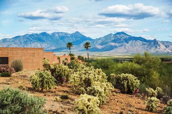 1445 W Camino Del Pato, Green Valley, AZ 85622