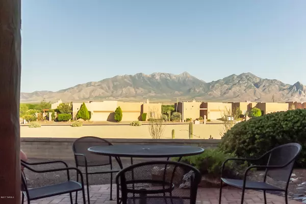 4063 S Golden Lynx Road, Green Valley, AZ 85614