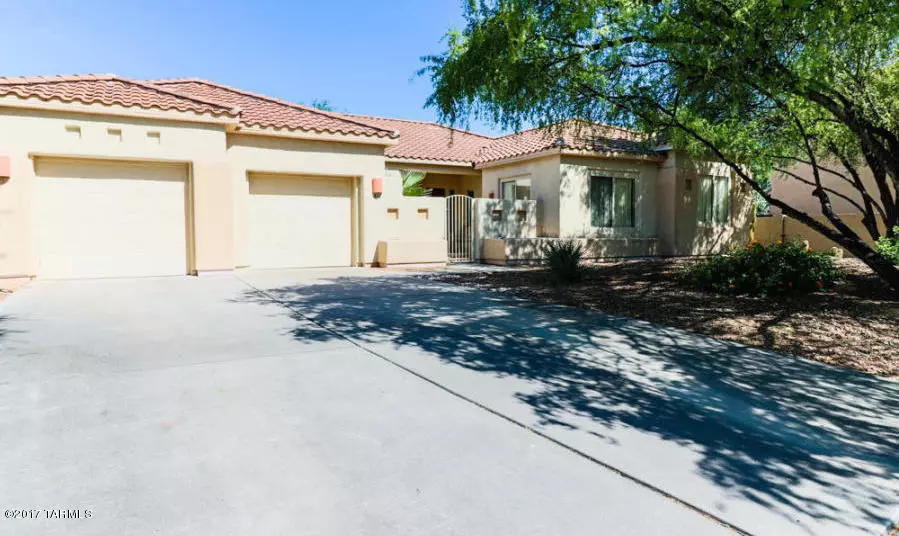 Oro Valley, AZ 85755,807 E Hemet Place