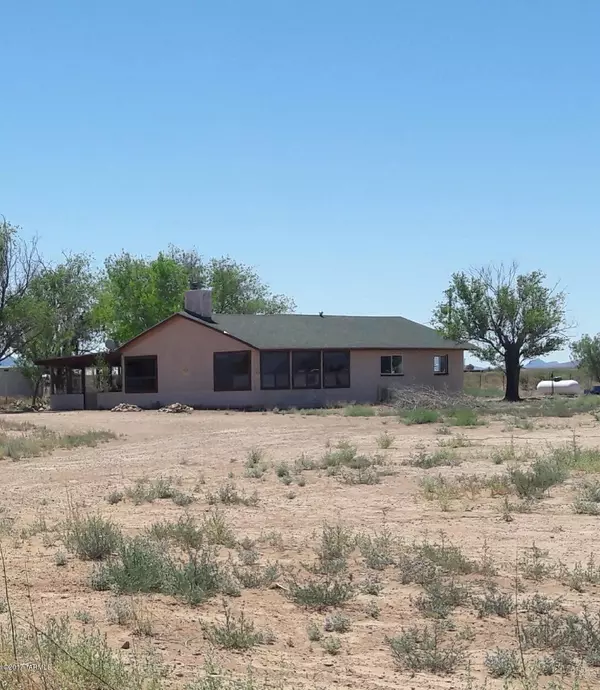 7213 E Trails End, Pearce, AZ 85625