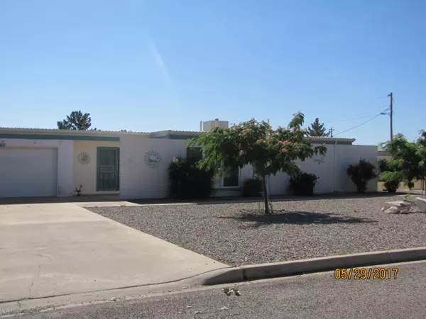 1000 E Christmas Tree Lane, Pearce, AZ 85625