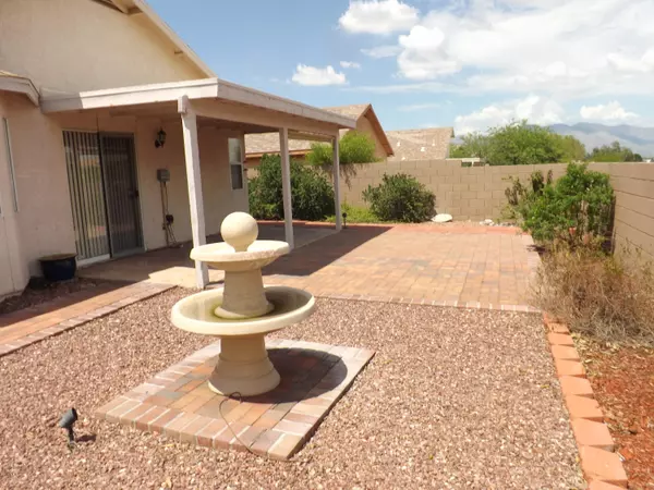 1300 N Falcon Ridge Drive, Tucson, AZ 85745