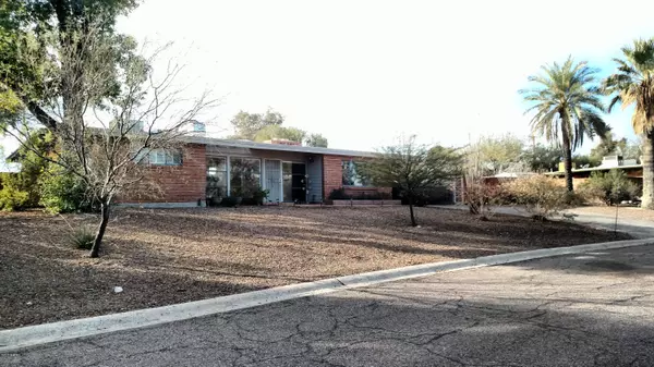 6920 E Soyaluna Place, Tucson, AZ 85715