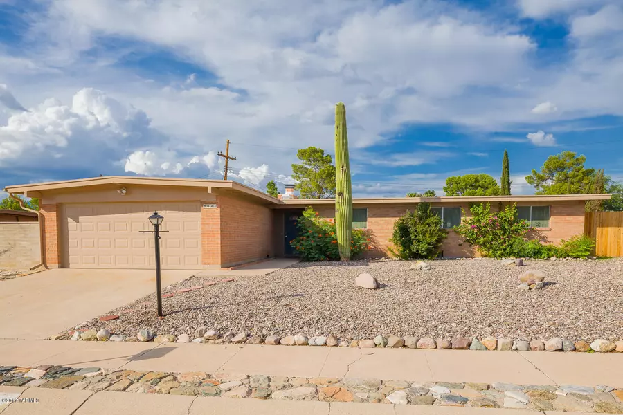 8821 E McClellan Street, Tucson, AZ 85710