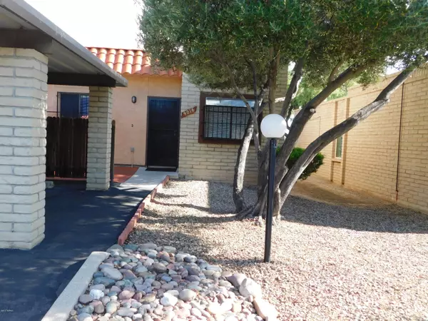 9016 E Calle Diego, Tucson, AZ 85710
