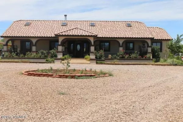 221 E Allen Lane, Huachuca City, AZ 85616