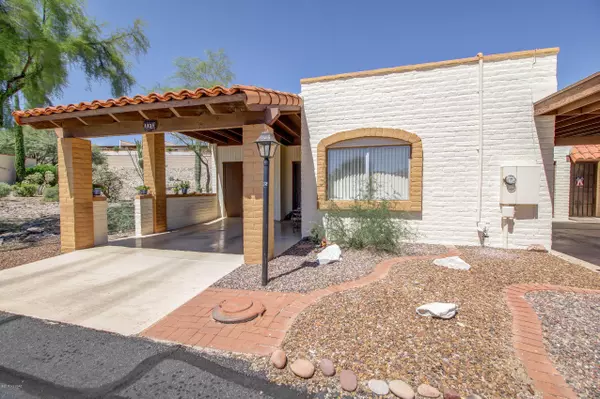 1138 W Calle Alcazar, Green Valley, AZ 85622