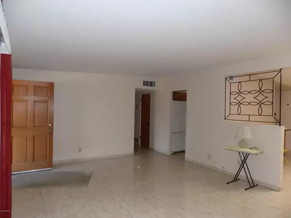 Tucson, AZ 85710,6825 E Calle Marte