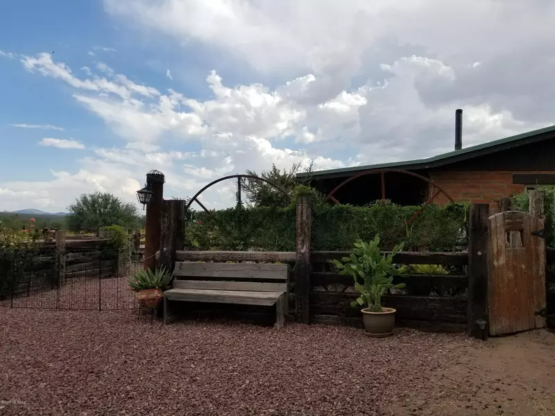 2950 E Frontage Road, Amado, AZ 85645