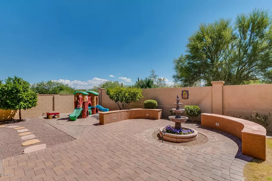 733 W Camino Tunera, Sahuarita, AZ 85629