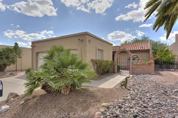 1657 W Calle Hacienda, Green Valley, AZ 85622