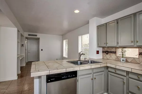 Tucson, AZ 85741,4704 W Knollside Street