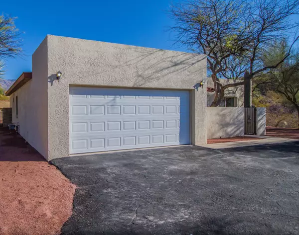 4610 N Camino Cardenal, Tucson, AZ 85718