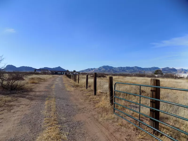 682 E Wildcat Lane, Huachuca City, AZ 85616