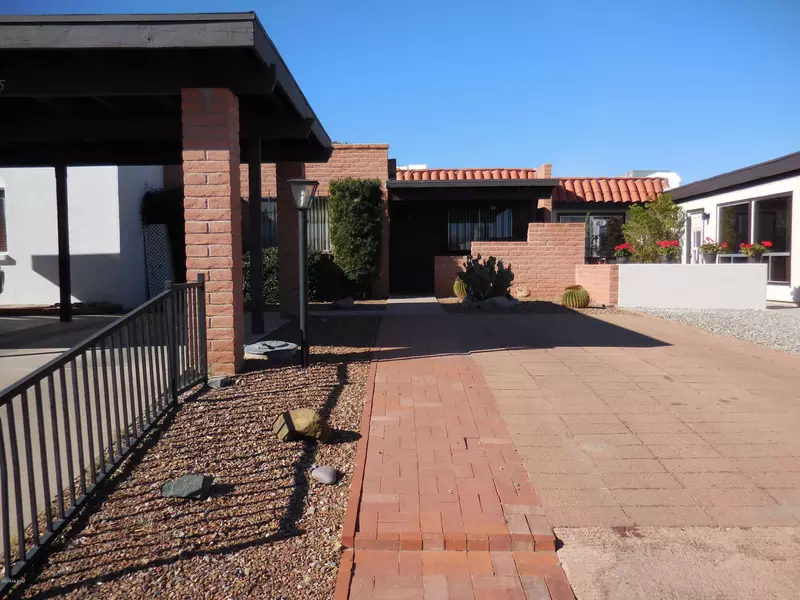 415 N Calle De Lumbre, Green Valley, AZ 85614