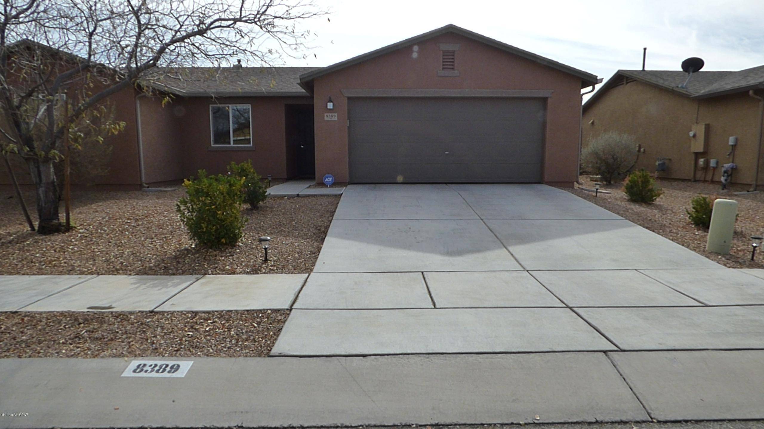 8389 W Green Kingfisher Lane, Tucson, AZ 85757