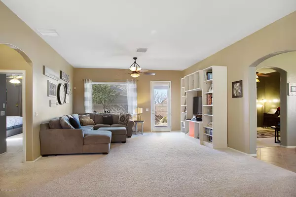 1038 S Seldon Place, Vail, AZ 85641