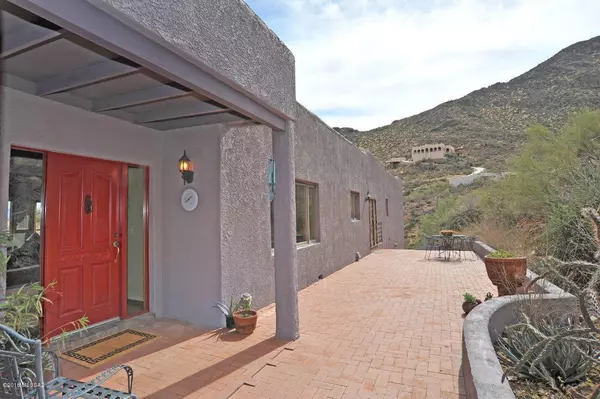 6304 W Trails End Road, Tucson, AZ 85745