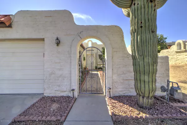 294 E Via Terrenal,  Green Valley,  AZ 85614