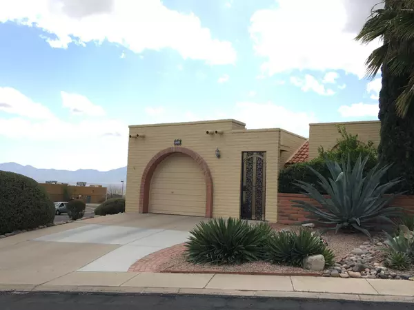 1477 W Calle De Plata, Green Valley, AZ 85622