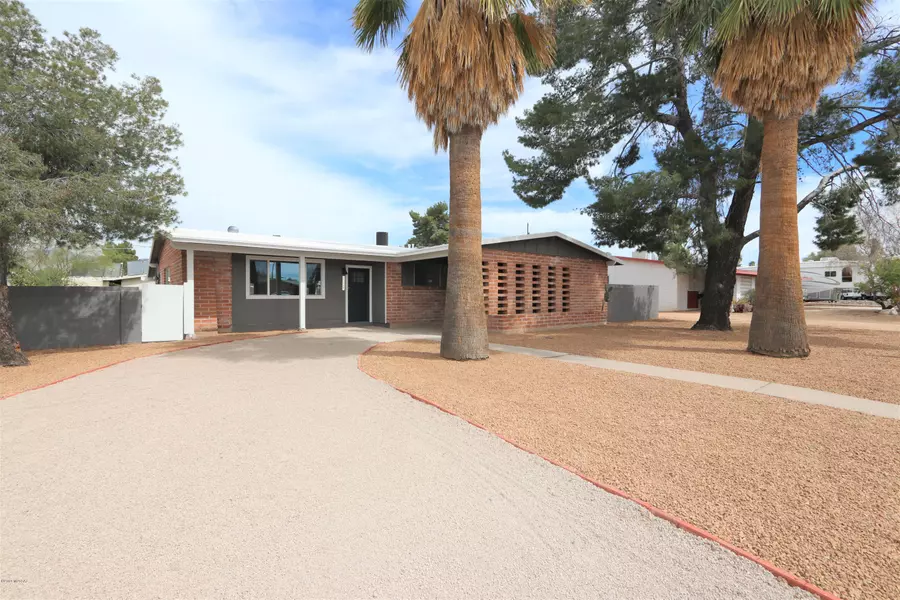 8321 E Koralee Place, Tucson, AZ 85710