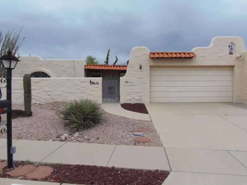 794 W Calle Del Regalo, Green Valley, AZ 85614