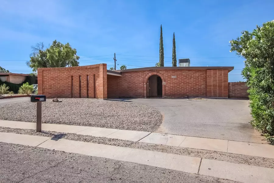 8330 E Sarnoff Place, Tucson, AZ 85710