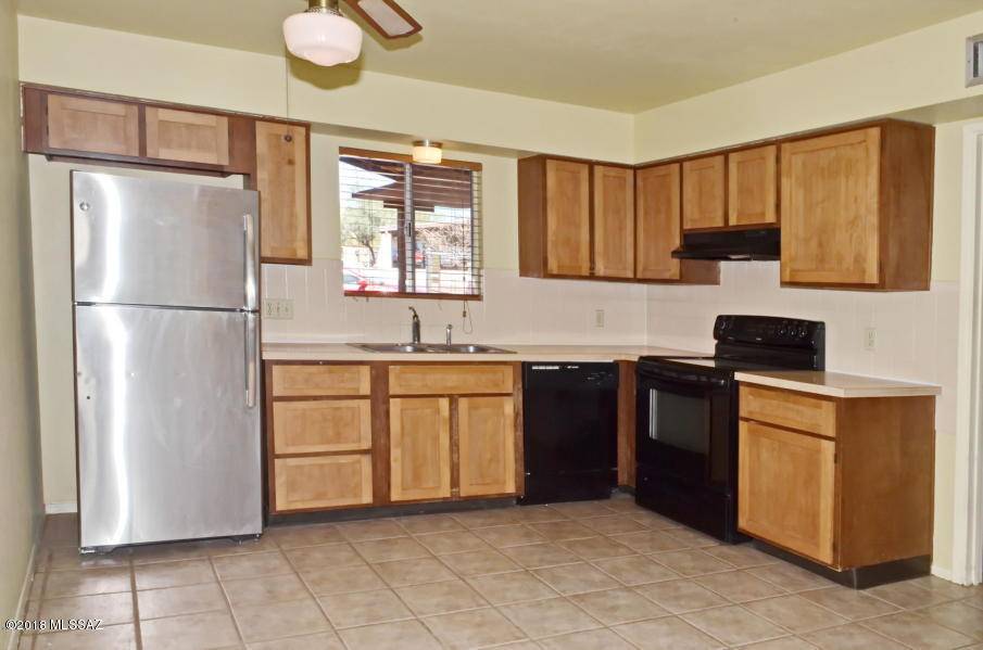 Tucson, AZ 85713,1517 S Saint Tropaz Place